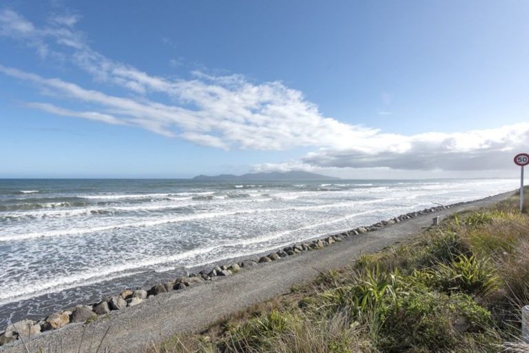 Photo of property in 1 Wellington Road, Paekakariki, 5034
