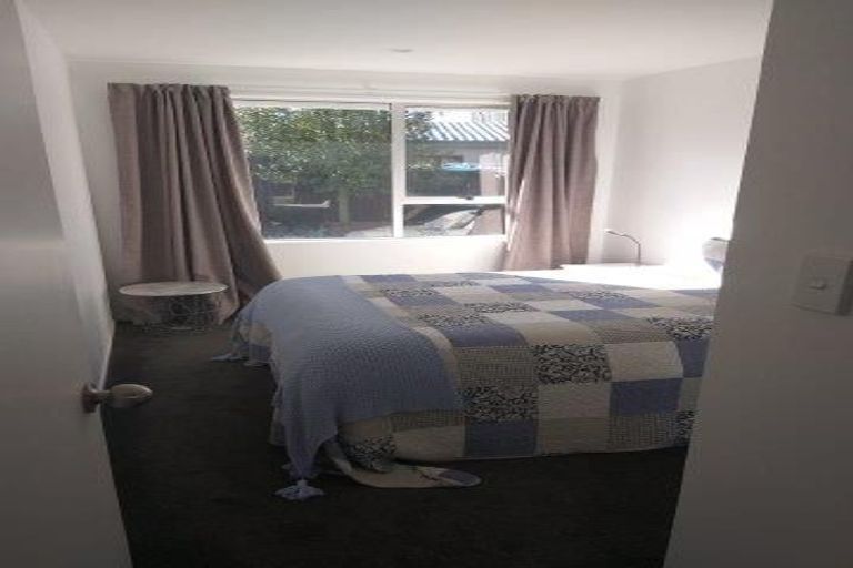 Photo of property in 2/57a Beachville Road, Redcliffs, Christchurch, 8081