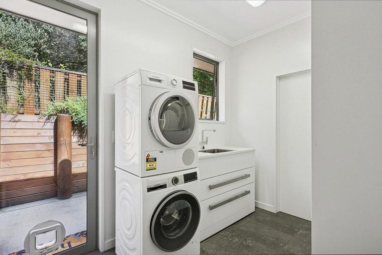 Photo of property in 28 Barling Street, Macandrew Bay, Dunedin, 9014