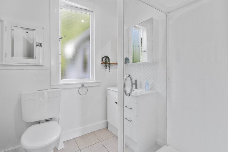 Photo of property in 127 Muritai Road, Eastbourne, Lower Hutt, 5013