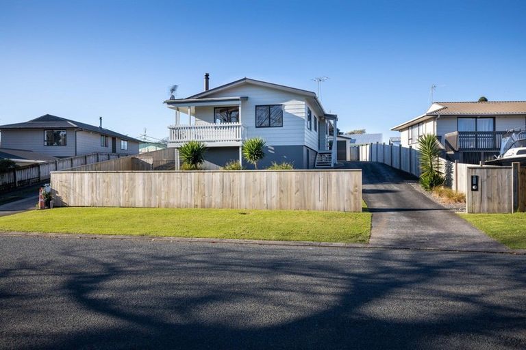 Photo of property in 16 Aratapu Street, Waitara, 4320