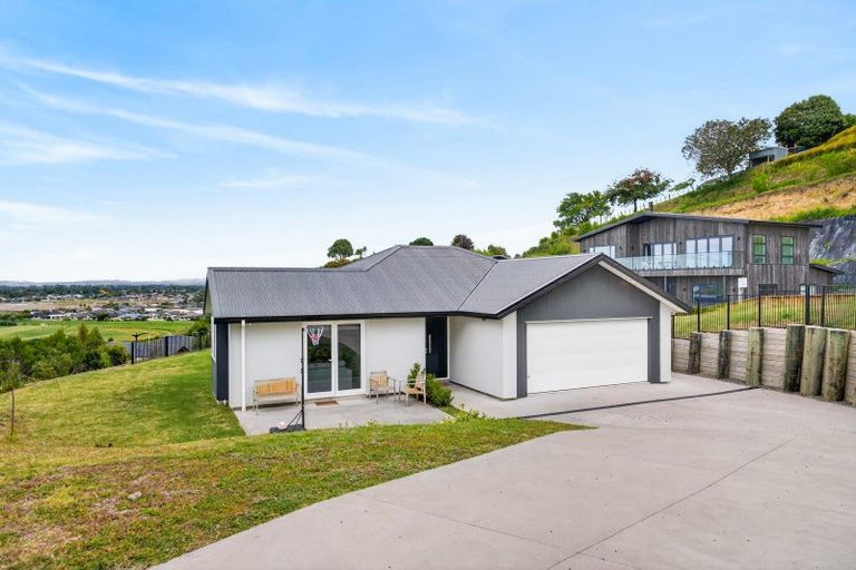 Photo of property in 77 Oak Road, Poraiti, Napier, 4112
