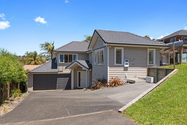 Photo of property in 20 Bluebird Crescent, Unsworth Heights, Auckland, 0632