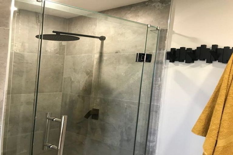 Photo of property in 1/1 Clearwater Cove, West Harbour, Auckland, 0618