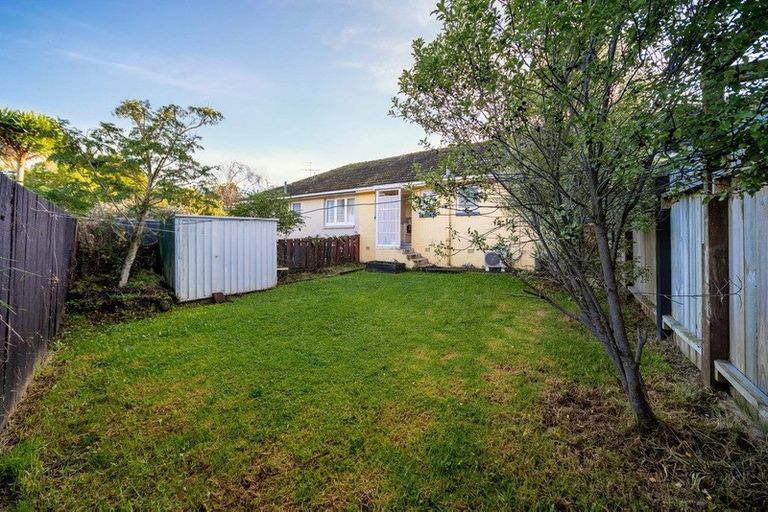 Photo of property in 2/8 Jennifer Place, Papatoetoe, Auckland, 2025