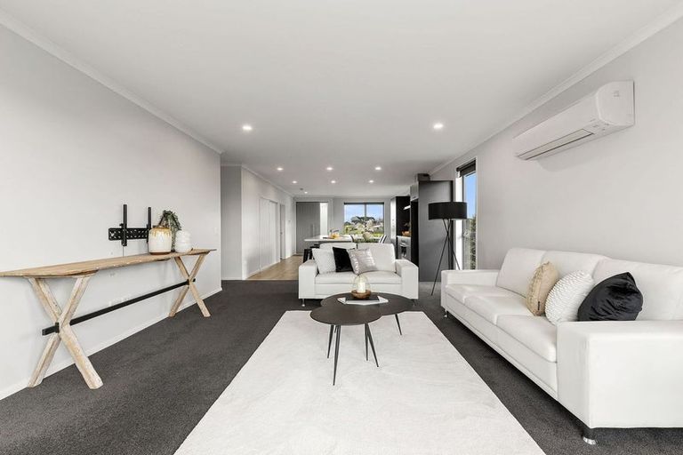 Photo of property in 32 George West Square West, Wigram, Christchurch, 8025