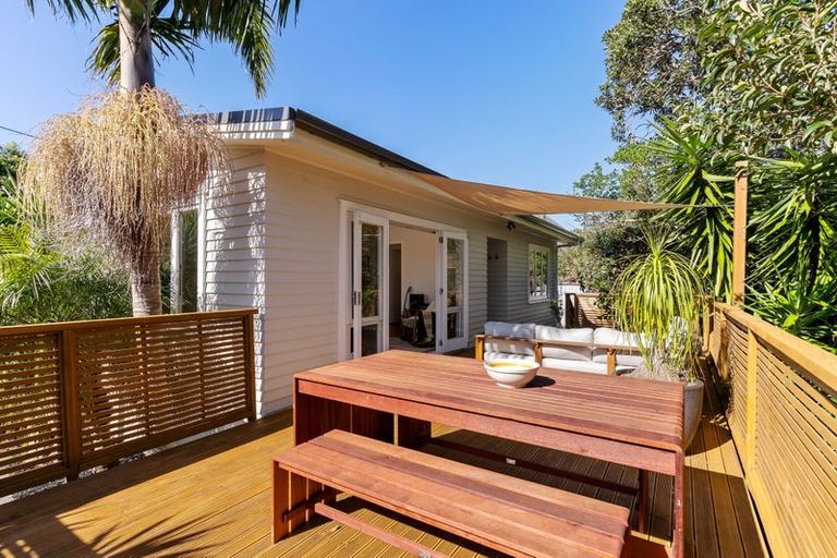 Photo of property in 1/16a Bardia Street, Belmont, Auckland, 0622