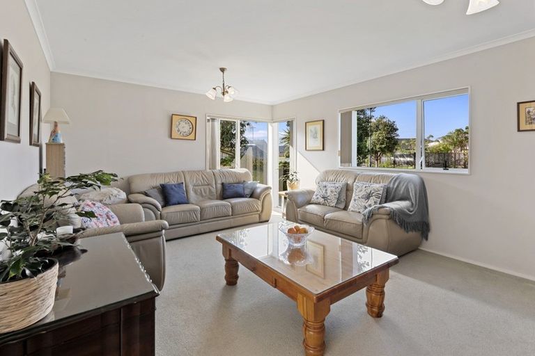 Photo of property in 16 Resolution Place, One Tree Point, 0118