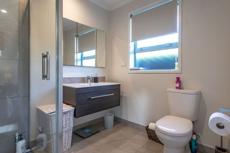 Photo of property in 13 Victoria Street, Coromandel, 3506