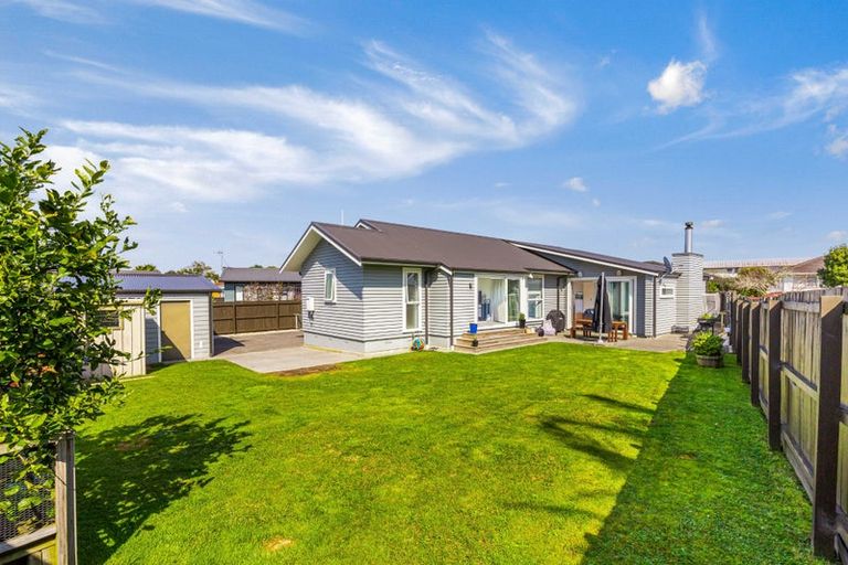 Photo of property in 21 Glenhaven Place, Te Atatu Peninsula, Auckland, 0610