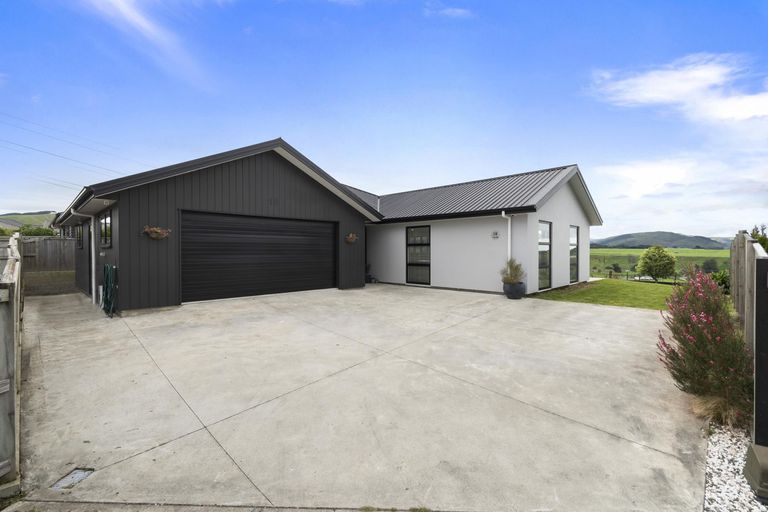 Photo of property in 32 Varsity Heights, Fitzherbert, Palmerston North, 4410