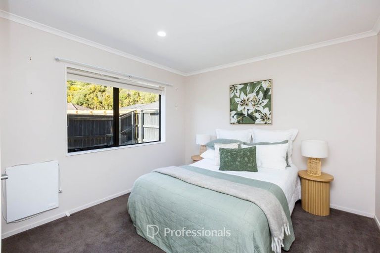Photo of property in 17 Aragon Grove, Kingsley Heights, Upper Hutt, 5018