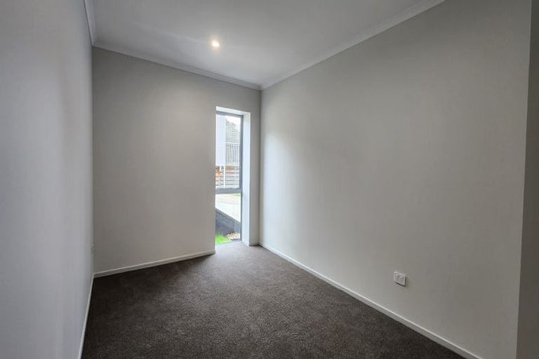 Photo of property in 1 Danden Way, Pukekohe, 2120
