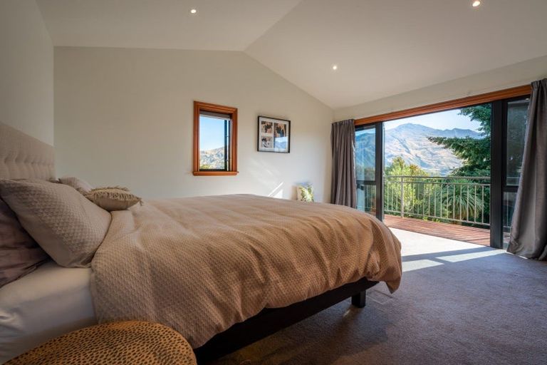 Photo of property in 10 Minaret Ridge, Wanaka, 9305