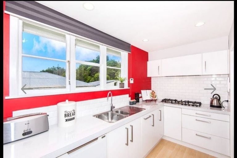 Photo of property in 37a Victory Crescent, Tawa, Wellington, 5028