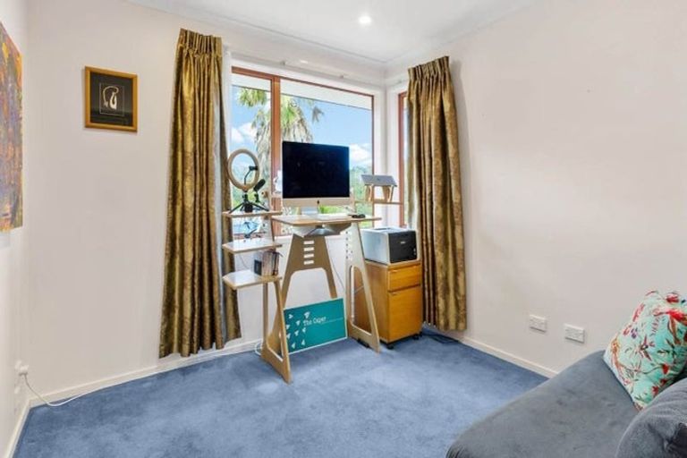 Photo of property in 69 Roberta Crescent, Orewa, 0931