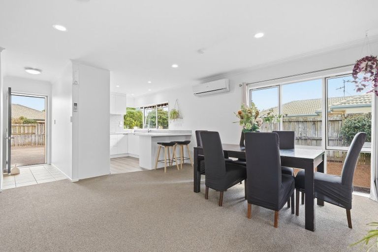 Photo of property in 8 Evergreen Glade, Papamoa Beach, Papamoa, 3118