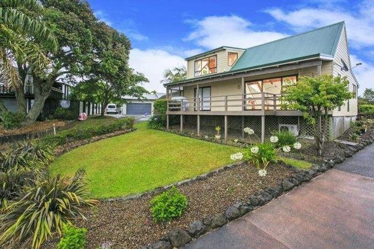 Photo of property in 8 Panorama Court, Red Beach, 0932