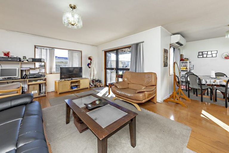 Photo of property in 2/93 Aviemore Drive, Highland Park, Auckland, 2010