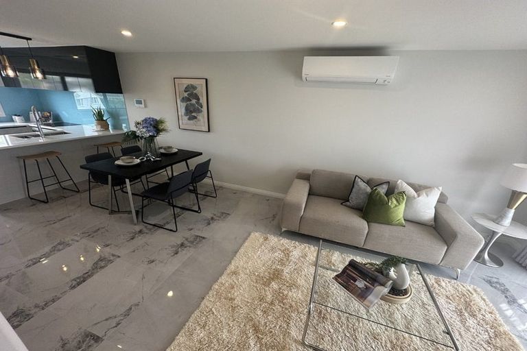 Photo of property in 2a Convair Crescent, Mangere, Auckland, 2022