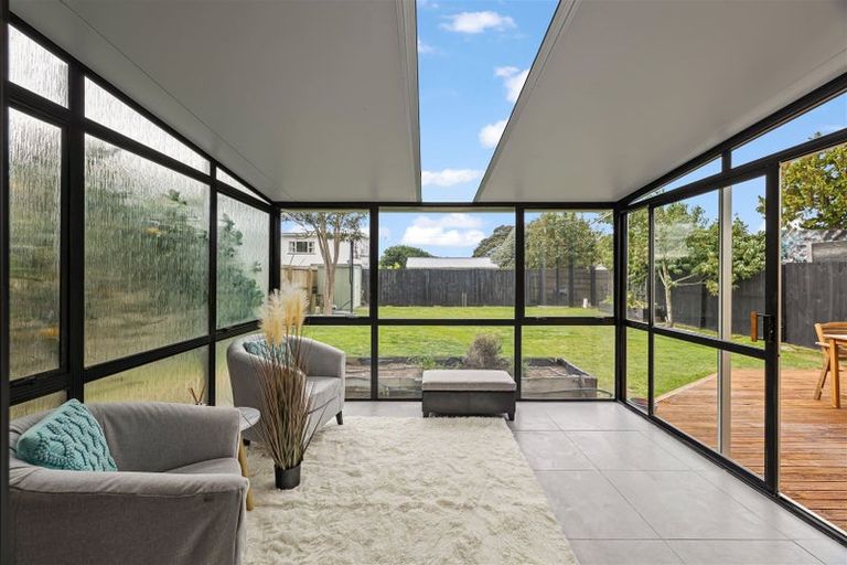 Photo of property in 443 Mairehau Road, Parklands, Christchurch, 8083