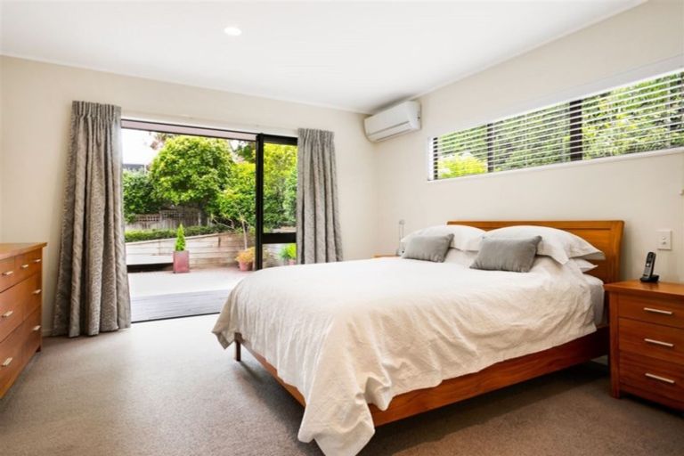 Photo of property in 16 The Close, Greenhithe, Auckland, 0632