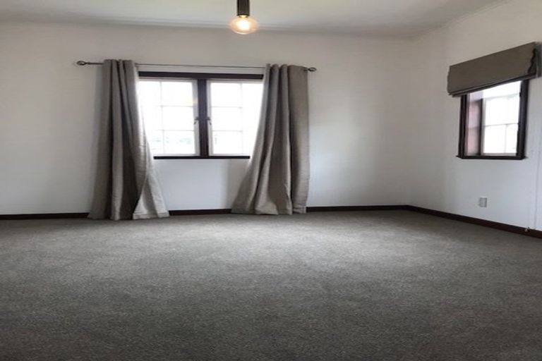 Photo of property in 6 Wayside, Miramar, Wellington, 6022