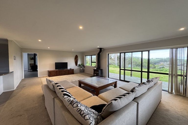 Photo of property in 1435 Old North Road, Helensville, 0875