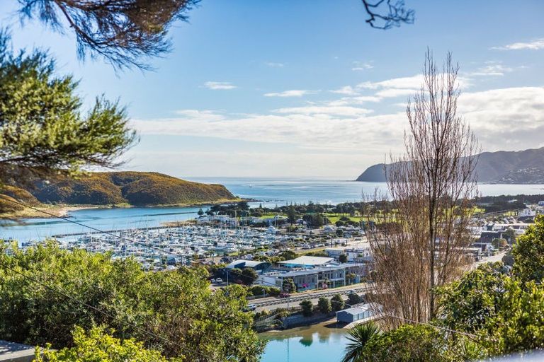 Photo of property in 48 Kiriwai Road, Paremata, Porirua, 5024