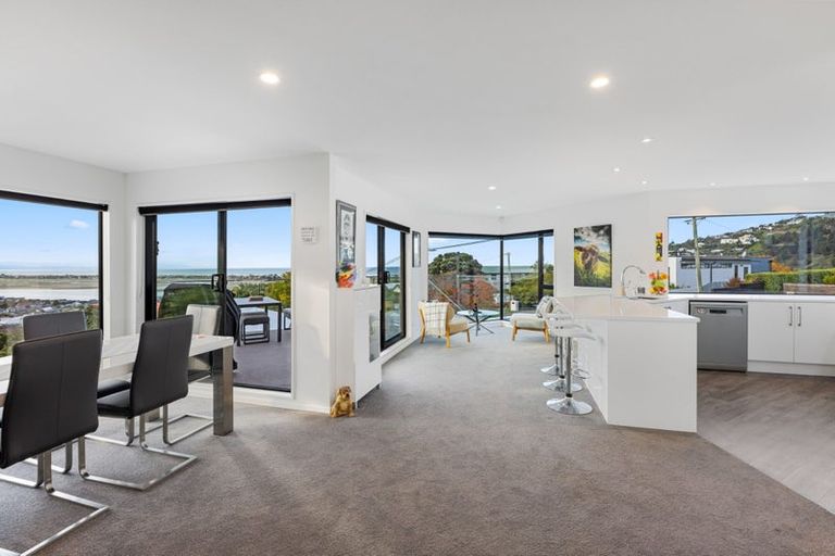 Photo of property in 2/60 Moncks Spur Road, Redcliffs, Christchurch, 8081