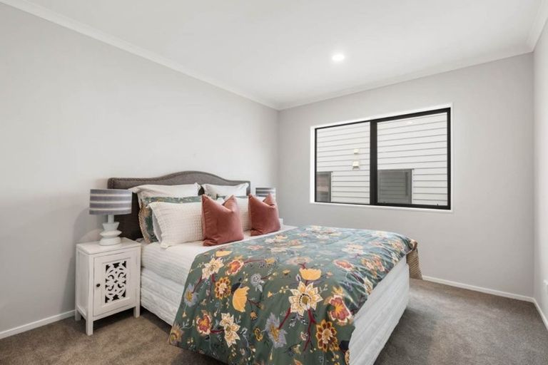 Photo of property in 408b East Coast Road, Sunnynook, Auckland, 0630