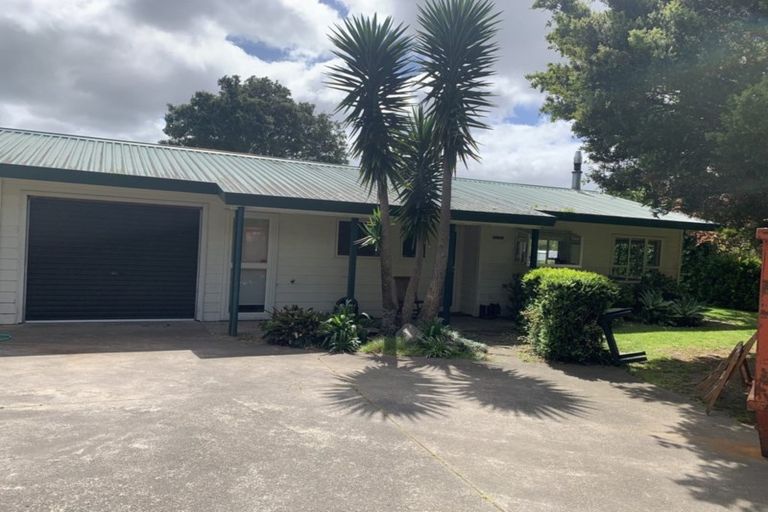 Photo of property in 55 Riverhead Road, Kumeu, 0810