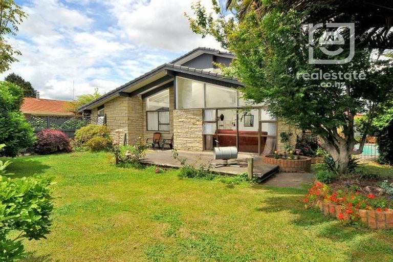 Photo of property in 18 Walter Strevens Drive, Conifer Grove, Takanini, 2112