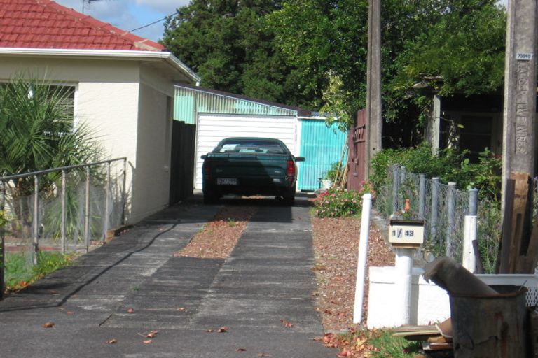 Photo of property in 43 Eastglen Road, Glen Eden, Auckland, 0602