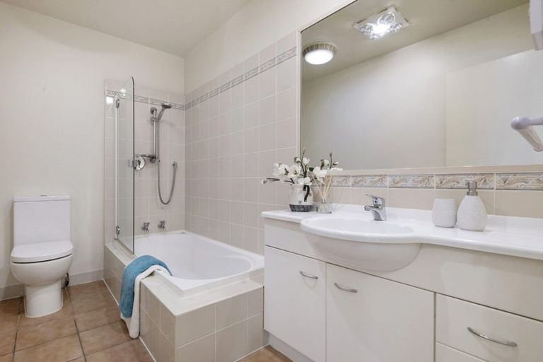 Photo of property in 2/60 Arran Road, Browns Bay, Auckland, 0630