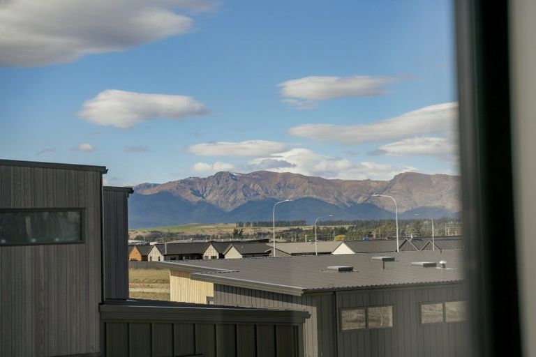Photo of property in 5 Wallace Place, Wanaka, 9305