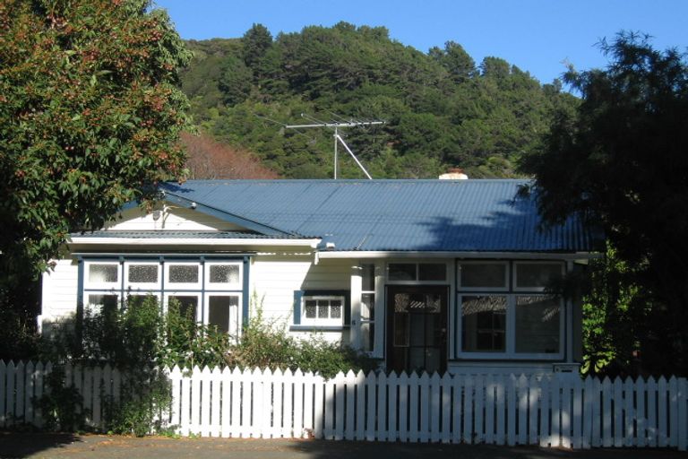 Photo of property in 6 Kowhai Street, Eastbourne, Lower Hutt, 5013