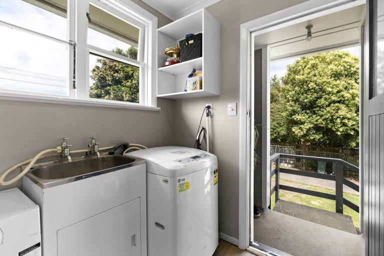 Photo of property in 43 Woodleigh Street, Frankleigh Park, New Plymouth, 4310