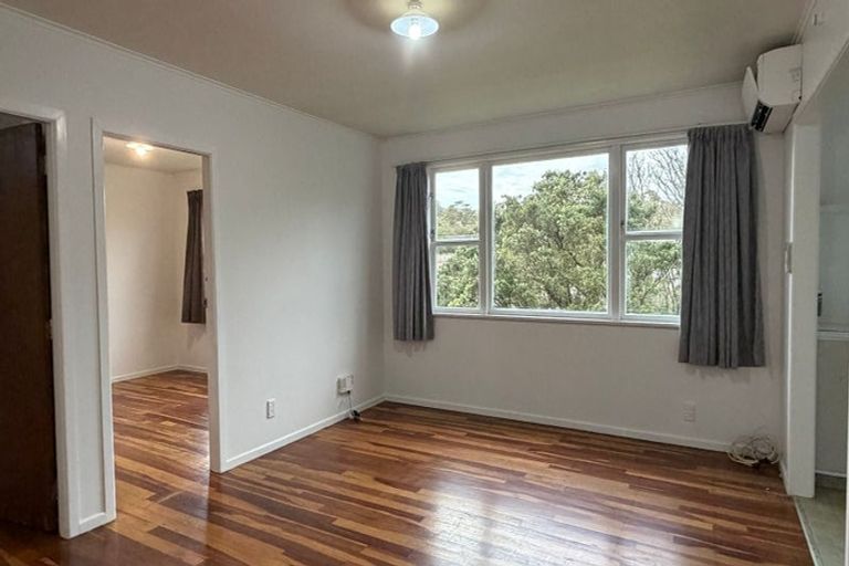 Photo of property in 147 Ruskin Road, Newlands, Wellington, 6037