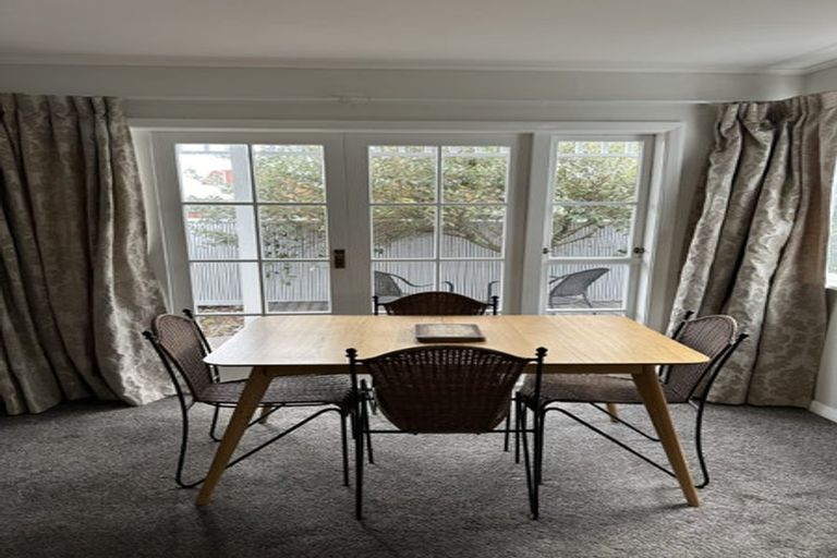 Photo of property in 73 Muritai Road, Eastbourne, Lower Hutt, 5013