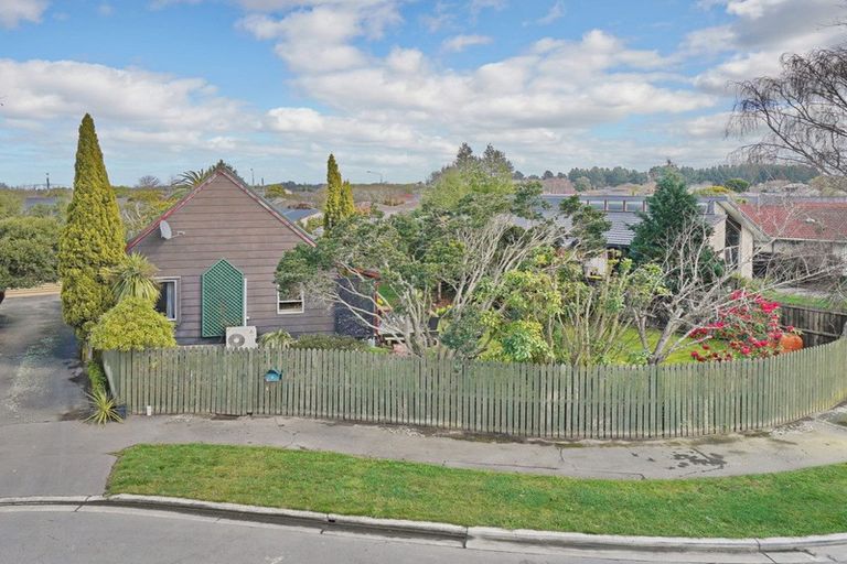 Photo of property in 6 Betula Place, Parklands, Christchurch, 8083