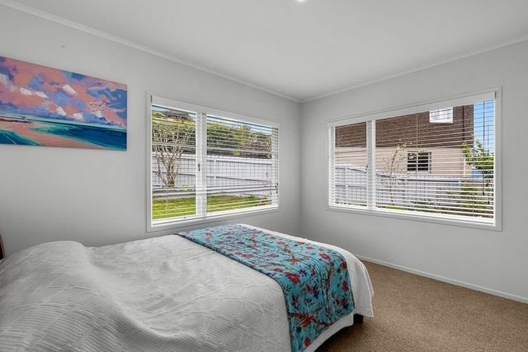 Photo of property in 300 Wairau Road, Glenfield, Auckland, 0629