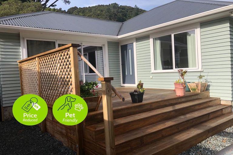 Photo of property in 39 Sunny Grove, Wainuiomata, Lower Hutt, 5014