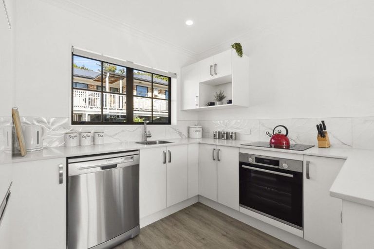 Photo of property in 2/10 Great South Road, Papakura, 2110