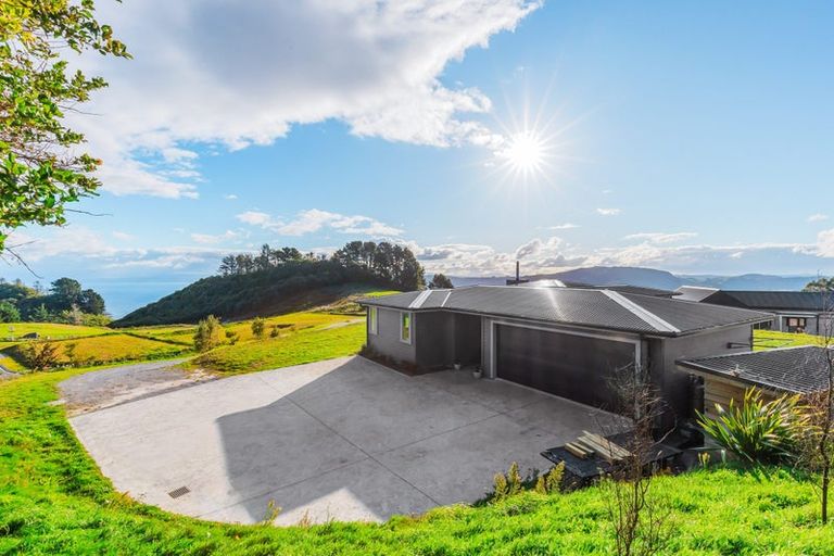 Photo of property in 5 Glendas Way, Acacia Bay, Taupo, 3385