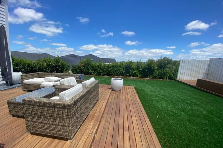 Photo of property in 8 Captain Rings Drive, Papakura, 2110