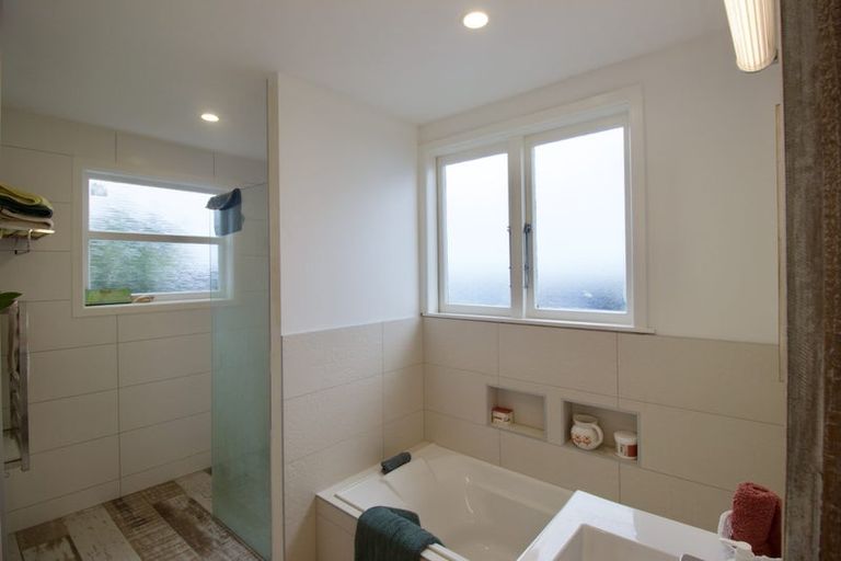 Photo of property in 2/6 Spencer Road, Pinehill, Auckland, 0632