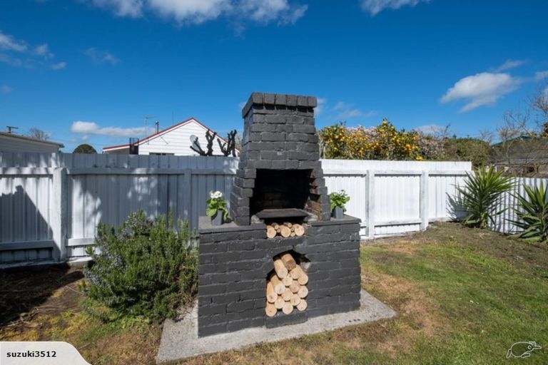 Photo of property in 3 Preston Street, Eltham, 4322