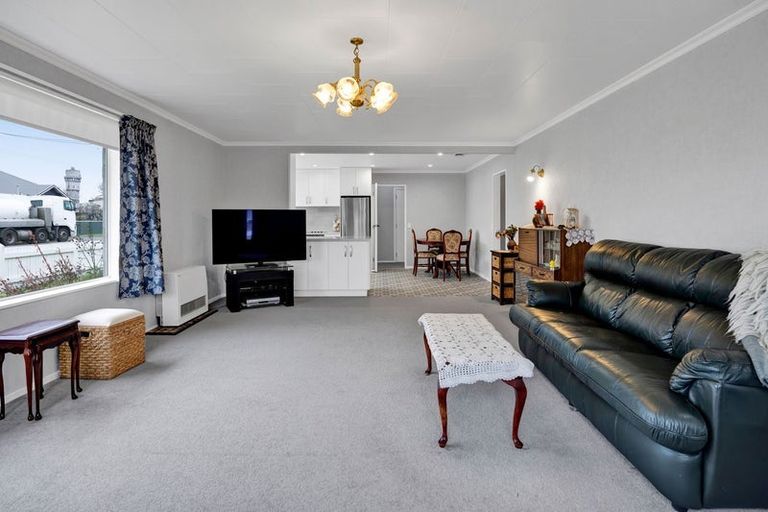 Photo of property in 11 Furlong Street, Hawera, 4610