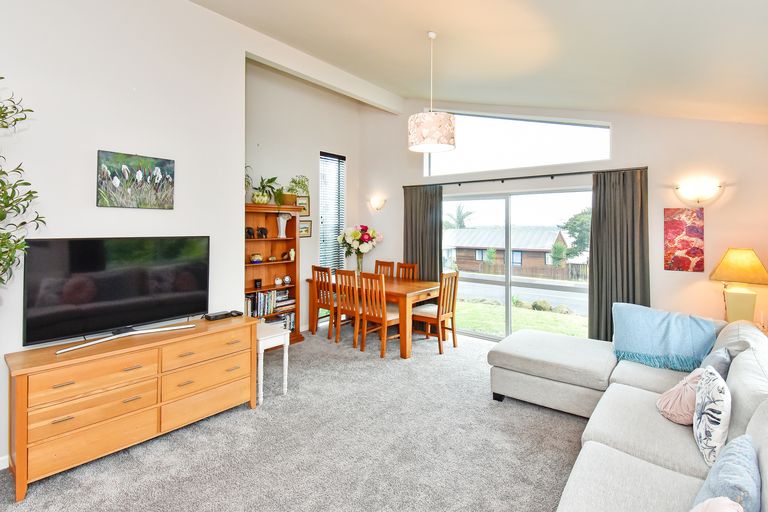 Photo of property in 4a Barberton Terrace, Red Hill, Papakura, 2110